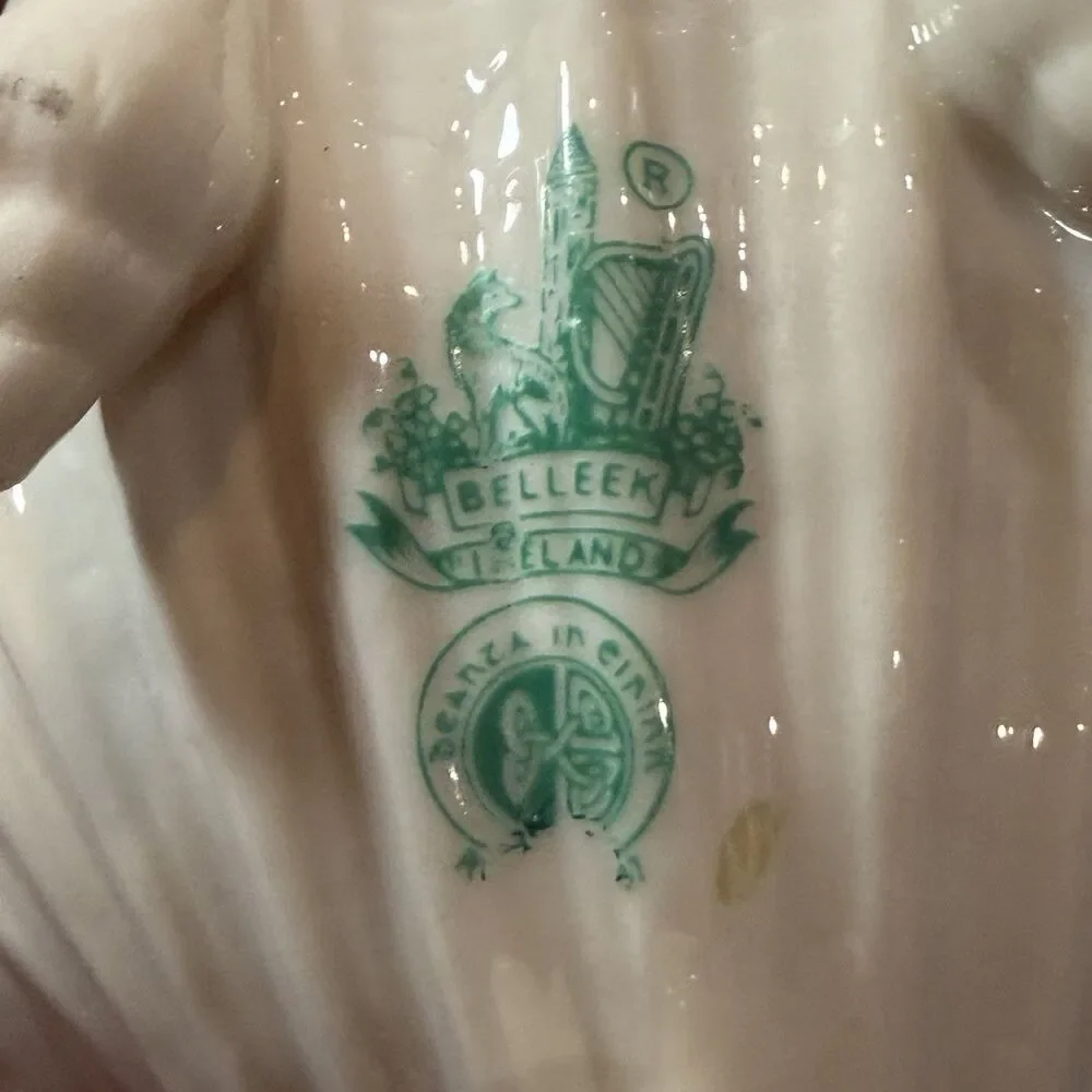 Belleek Neptune 20-Piece Cups, Saucers, Creamer, Sugar Bowl & Limpet Tea Pot Set